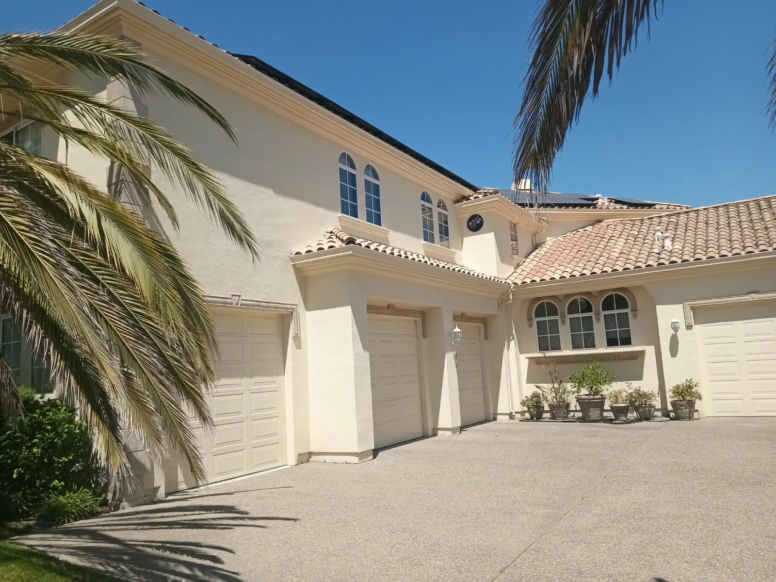 Painting services in San Jose, CA: stucco home with fresh exterior paint